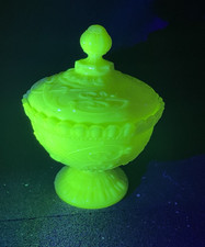 rare sucrier  en opaline