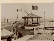 France, Cabourg, Le kiosque et