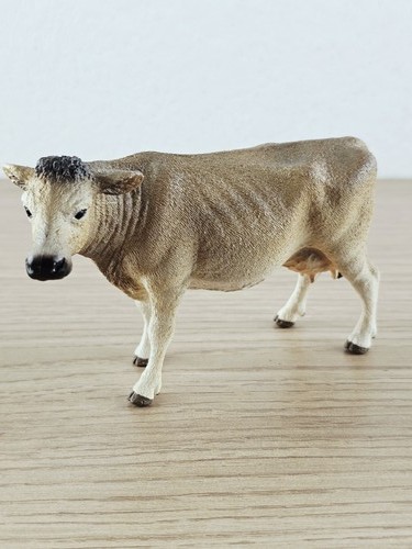 Schleich figurine vache