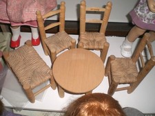 Poupée ancienne - petit salon en bois et rotin