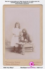 FILLETTE & SON CHIEN CANICHE