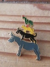 pin's pins pin LAPEL Conte De Grimm "Les Musiciens De Bremme" 