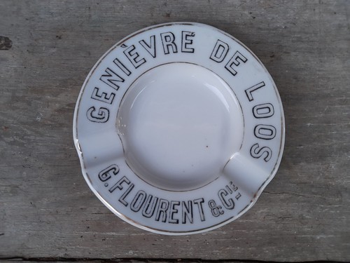 Empty ashtray pocket