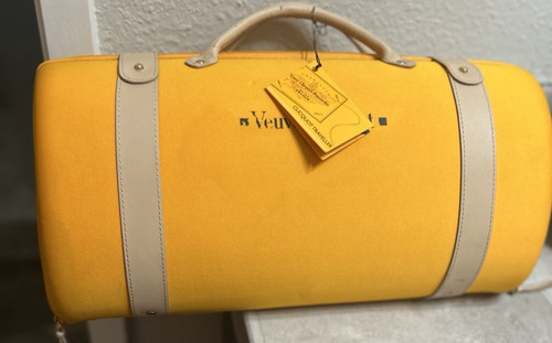 Veuve clicquot champagne - veuve,
