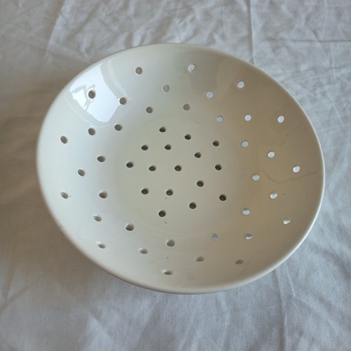 Assiette calotte faisselle