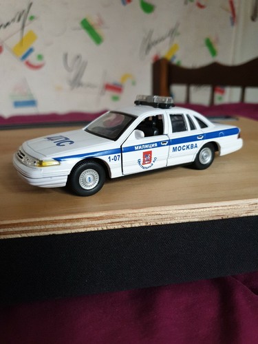 Ford crown vic police - crown,