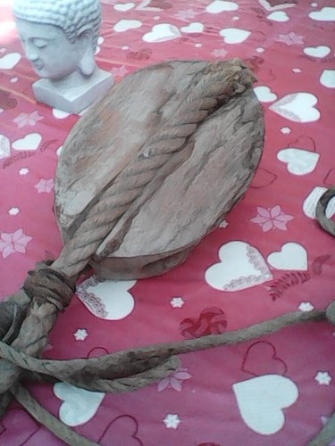 Très grande poulie ancienne - très,