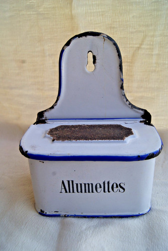 Ancienne boîte allumettes - à,