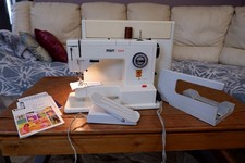 Pfaff 1222 E IDT machine a