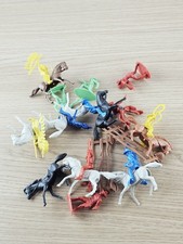 Lot figurines chevaux cow-boys