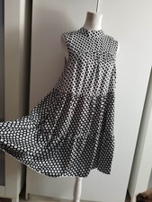 Robe Sans Manches Noire Et