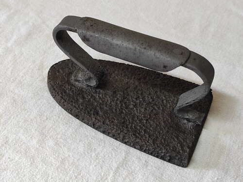 Antique cast iron 13 - 7.5, x