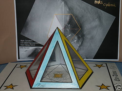Pyramide pentadome couleur - pyramide,