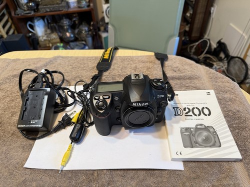 Nikon d200 2mp digital - digital, slr
