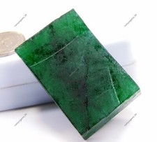 Pierre précieuse énorme en