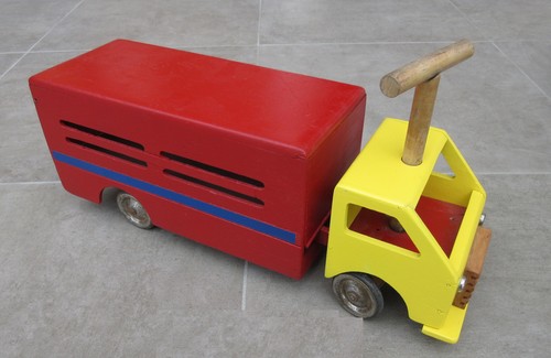 Camion porteur trotteur bois