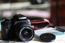 Canon eos 500d + EF-S 18-55 f3.5-5.6 IS 10809 déclenchements