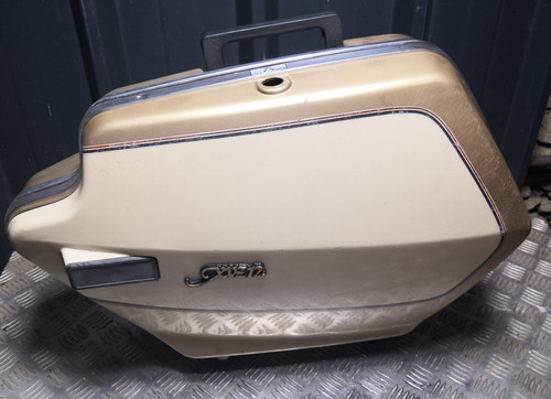 Valise latérale droite