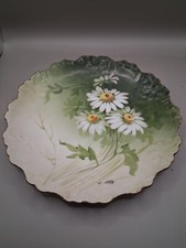 Vintage plate ?️ flowery ? "daisies" old signed AB