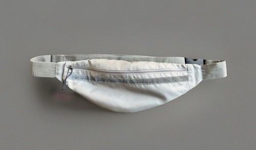 Louis vuitton fondation grey - louis,