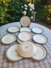 Ensemble de 11 assiettes