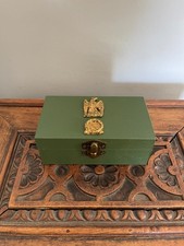 Boite vert empire avec