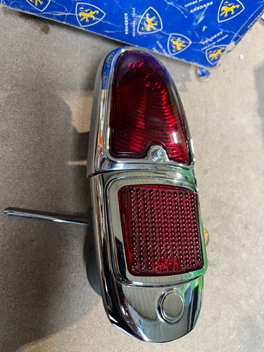 Peugeot 403 rare feu - -,