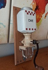 Ancien moulin à café mural