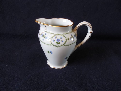 Pot lait porcelaine - a,