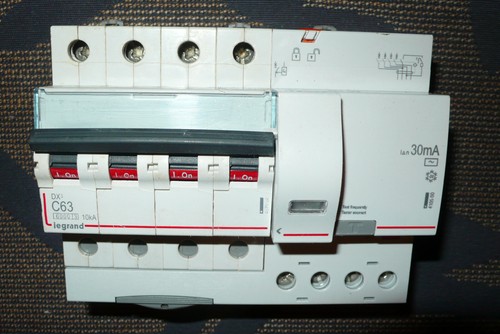 Disjoncteur 407904 - disjoncteur,