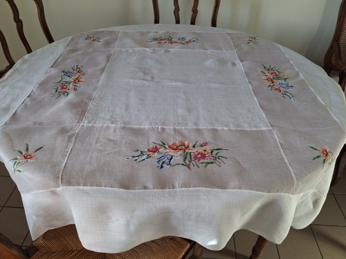 Nappe carree brodée - carree,,