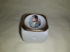 DÉ PORCELAINE MOTIF NAPOLEON AVEC DORURE ETS LAZEYRAS LIMOGES