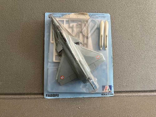 Avion miniature militaire - miniature,