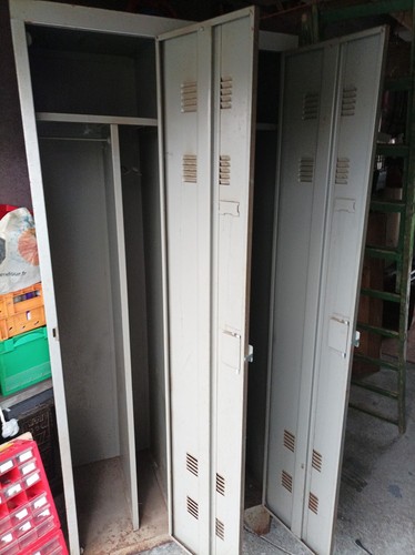 Armoire vestiaire métal gris