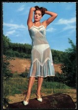 Ak Pin-Up Dans Robe Nu