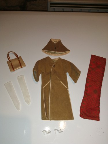 Ancienne tenue poupée - , tressy