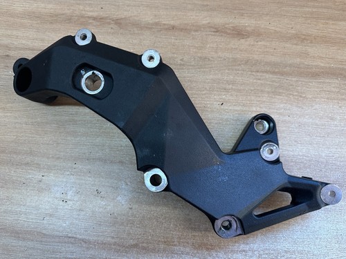 Support moteur droit piece - droit,