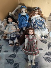 Lot de 4 poupées porcelaine