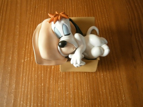 Figurine droopy dormant dans - droopy,
