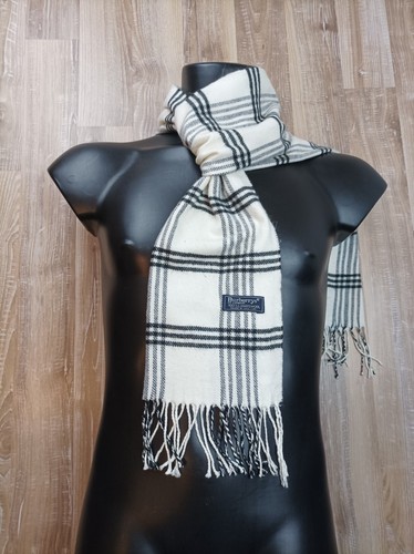 Echarpe blanche vintage