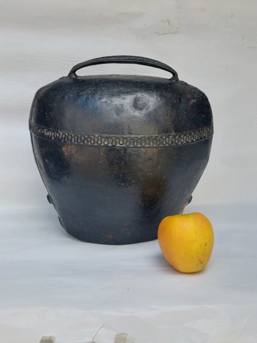 Ancienne très grosse cloche - grosse,