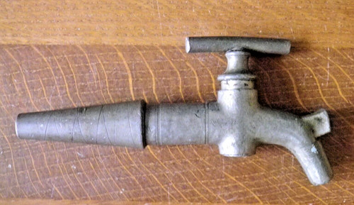 Ancien robinet métal - en,