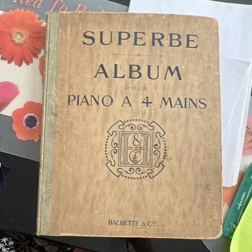 Hachette cie album - &,