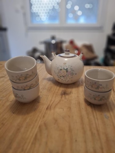 Chinese porcelain teapot - teapot, and