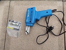 Profileuse pour pneus pneus 1/5, et pneu GT8, marque CFH , couleur bleu