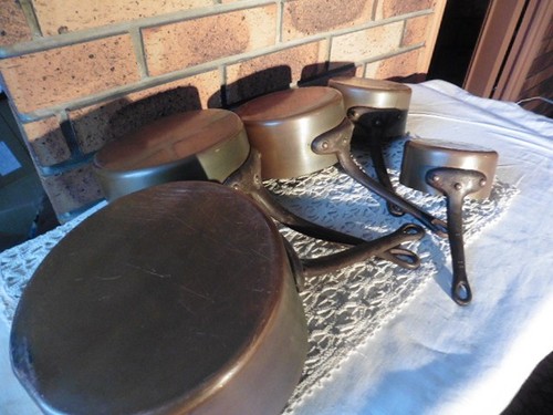 Anciennes casseroles en - anciennes,