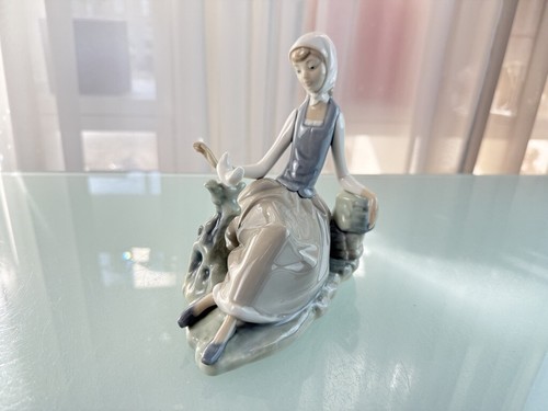 Figurine porcelaine de - figurine,