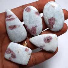 Lot de 5 pierres précieuses