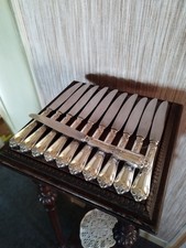 11 Couteaux de Table Décor Floral et Feuillages en Métal Argenté