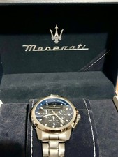  montre Maserati Successo Chronographe entièrement en acier, diamètre 44 mm.